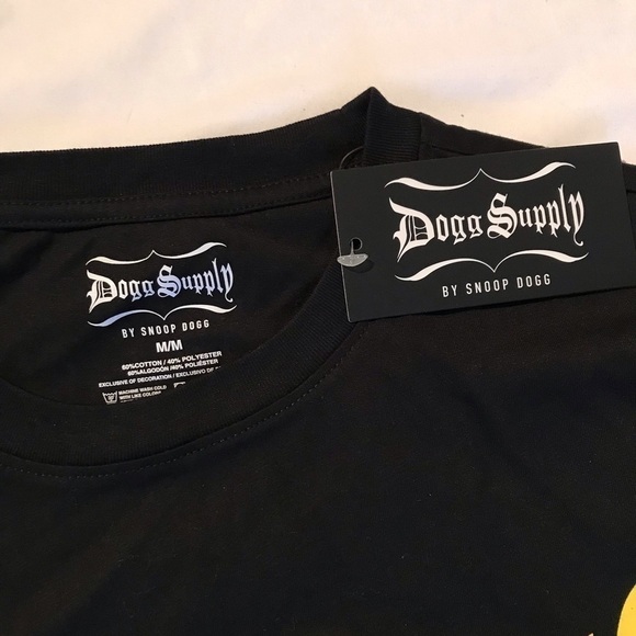 NWT SIZE MED SNOOP DOGG TSHIRT - Picture 3 of 3